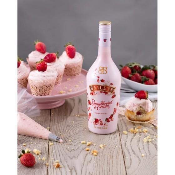 Baileys Strawberries & Cream Liqueur 70cl